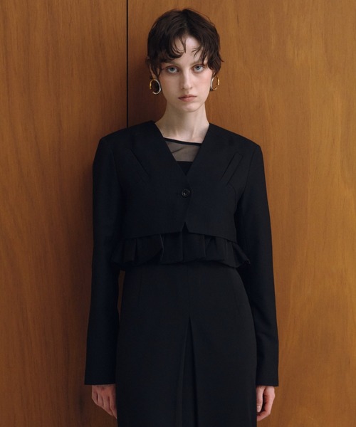 ANDRESD（アンドレスド）の「スラッシュポケットクロップドジャケット / slash pockets cropped jacket（ノーカラージャケット・レディース・グレイッシュベージュ/ブラック/チャコール・S/L/M）」の2枚目の写真