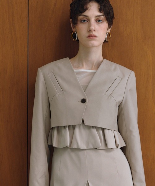 ANDRESD（アンドレスド）の「スラッシュポケットクロップドジャケット / slash pockets cropped jacket（ノーカラージャケット・レディース・グレイッシュベージュ/ブラック/チャコール・S/L/M）」の14枚目の写真