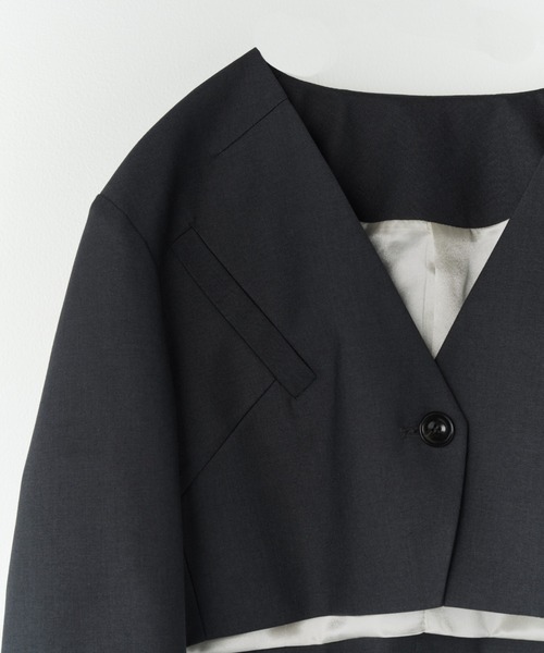 ANDRESD（アンドレスド）の「スラッシュポケットクロップドジャケット / slash pockets cropped jacket（ノーカラージャケット・レディース・グレイッシュベージュ/ブラック/チャコール・S/L/M）」の16枚目の写真