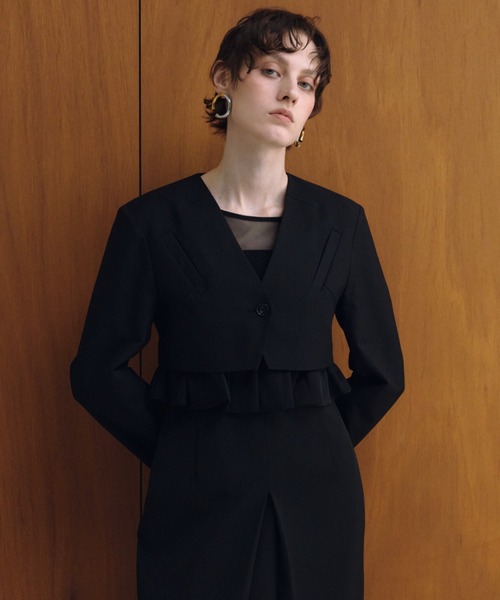 ANDRESD（アンドレスド）の「スラッシュポケットクロップドジャケット / slash pockets cropped jacket（ノーカラージャケット・レディース・グレイッシュベージュ/ブラック/チャコール・S/L/M）」の5枚目の写真