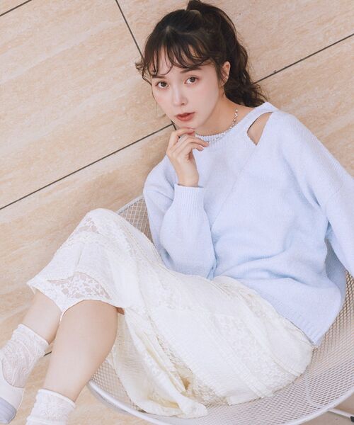 earth music&ecology(アースミュージックアンドエコロジー)の「サイドリボンカシュクールニット(ニット/セーター・レディース・サックスブルー/ライラック/グレー・FREE)」の1枚目の写真