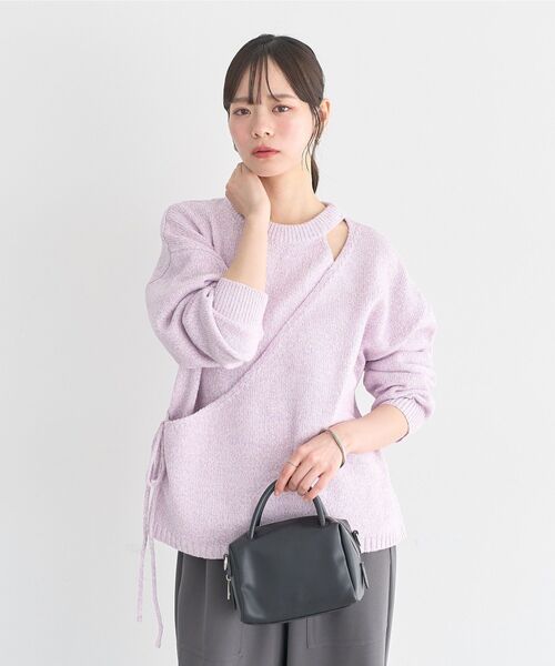 earth music&ecology(アースミュージックアンドエコロジー)の「サイドリボンカシュクールニット(ニット/セーター・レディース・サックスブルー/ライラック/グレー・FREE)」の5枚目の写真