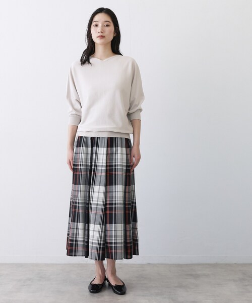 Dessin（デッサン）の「【洗える】後ろボタンニットプルオーバー七分袖（ニット/セーター・レディース・ネイビー/ライトグレー/グリーン系/オレンジ系・00/01/02/03）」の7枚目の写真