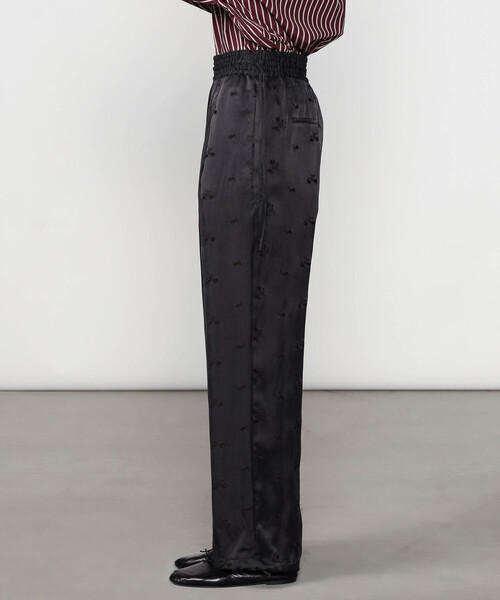 TICCA（ティッカ）の「TICCA | 〈別注〉 キュプラフラワーエンブロイダリーパンツ WOMEN（その他パンツ・レディース・チャコール・F）」の5枚目の写真