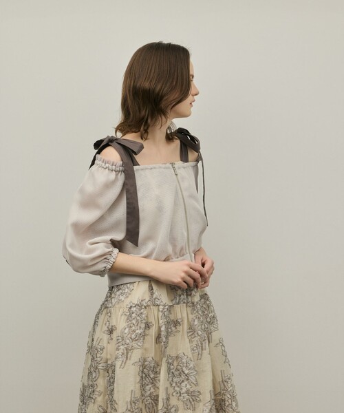 GRACE CONTINENTAL(グレースコンチネンタル)の「カラミ2wayジャケット(ノーカラージャケット・レディース・ベージュ/ホワイト・36)」の5枚目の写真