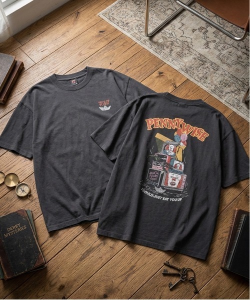ALWAYS GOOD TIME(オルウェイズグッドタイム)の「【IT/イット】USD加工"ペニーワイズ"プリント半袖Tシャツ/Movie Tee/ユニセックス(Tシャツ/カットソー・メンズ・アイボリー/ホワイト系その他/スミクロ/ブラック系その他・LL/L/M)」の3枚目の写真