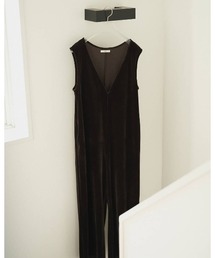 FIGURE（フィギュア）の「Velour Vneck Combinaison 62610313（ワンピース）」