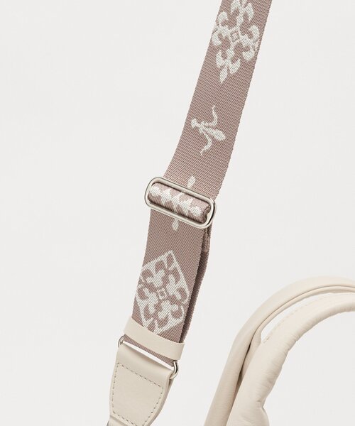 russet（ラシット）の「ナイロンラフィア2WAYトートバッグ（トートバッグ・レディース・アイボリー/ブラック/ダークブラウン・FREE）」の5枚目の写真