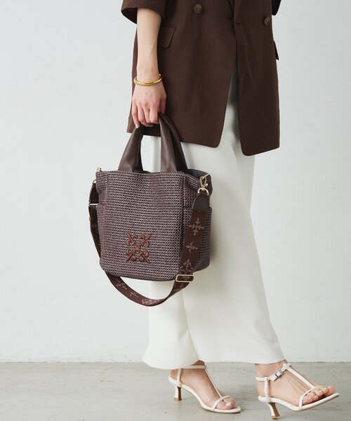 russet(ラシット)の「【今季大注目】ナイロンラフィア2WAYトートバッグ(トートバッグ・レディース・アイボリー/ブラック/ダークブラウン・FREE)」の7枚目の写真