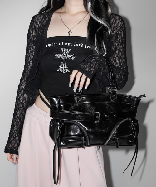 me+em select（ミームセレクト）の「【ショルダーにできる2WAY】 ベルテッドダブルジップポケットショルダーバッグ／ belted double zip pocket shoulder bag（ショルダーバッグ・レディース・ブラック・FREE）」の9枚目の写真