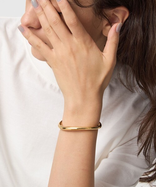 green label relaxing（グリーンレーベルリラクシング）の「メタルバー バングル 2（バングル/リストバンド・レディース・ゴールド/シルバー・FREE）」の2枚目の写真