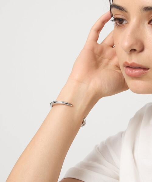 green label relaxing（グリーンレーベルリラクシング）の「メタルバー バングル 2（バングル/リストバンド・レディース・ゴールド/シルバー・FREE）」の3枚目の写真