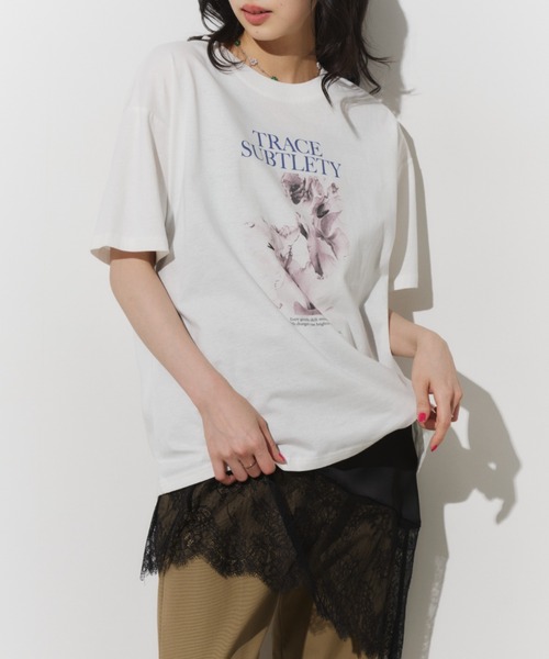Unitage(ユニテージ)の「フラワーフォトTEE(Tシャツ/カットソー・レディース・チャコールグレー/ホワイト/グレー・FREE)」の1枚目の写真