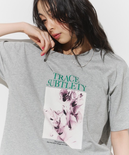 Unitage(ユニテージ)の「フラワーフォトTEE(Tシャツ/カットソー・レディース・チャコールグレー/ホワイト/グレー・FREE)」の10枚目の写真
