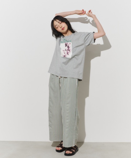 Unitage(ユニテージ)の「フラワーフォトTEE(Tシャツ/カットソー・レディース・チャコールグレー/ホワイト/グレー・FREE)」の12枚目の写真