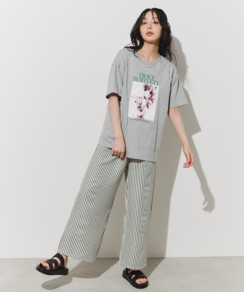 Unitage(ユニテージ)の「フラワーフォトTEE(Tシャツ/カットソー・レディース・チャコールグレー/ホワイト/グレー・FREE)」の13枚目の写真