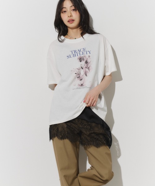 Unitage(ユニテージ)の「フラワーフォトTEE(Tシャツ/カットソー・レディース・チャコールグレー/ホワイト/グレー・FREE)」の17枚目の写真