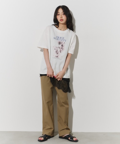 Unitage(ユニテージ)の「フラワーフォトTEE(Tシャツ/カットソー・レディース・チャコールグレー/ホワイト/グレー・FREE)」の18枚目の写真