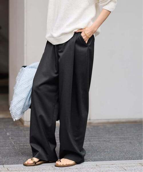 FRAMeWORK(フレームワーク)の「≪WEB限定≫タックカーブバックゴムパンツ 2(スラックス・レディース・ホワイト/ブラック・38/36/34)」の1枚目の写真