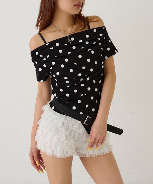 WHO'S WHO gallery（フーズフーギャラリー）の「ギャザーオフショルドットトップス（Tシャツ/カットソー・レディース・オフホワイト/ブラック・FREE）」の2枚目の写真