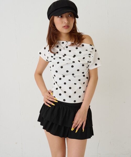 WHO'S WHO gallery（フーズフーギャラリー）の「ギャザーオフショルドットトップス（Tシャツ/カットソー・レディース・オフホワイト/ブラック・FREE）」の3枚目の写真