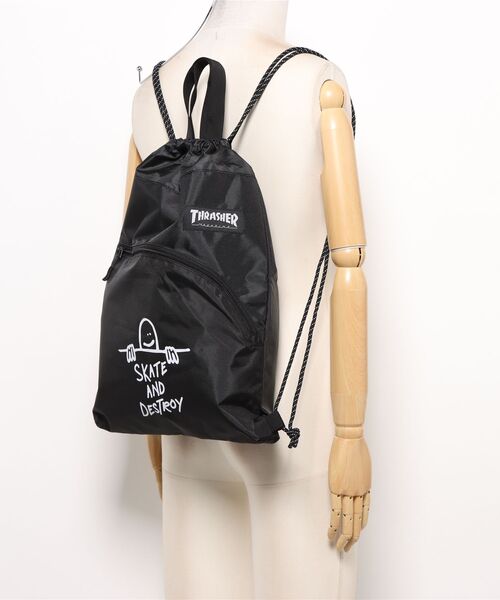 THRASHER(スラッシャー)の「THRASHER スラッシャー ナップサック 巾着バッグ(ST)(バックパック/リュック・メンズ・ブルー/ホワイト/ピンク・FREE)」の7枚目の写真