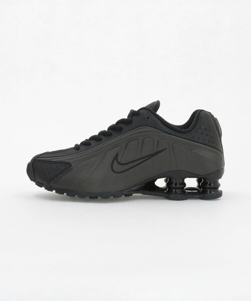 NIKE(ナイキ)の「<NIKE>ショックス R4 スニーカー(スニーカー・レディース・ブラック・24cm/24.5cm)」の1枚目の写真