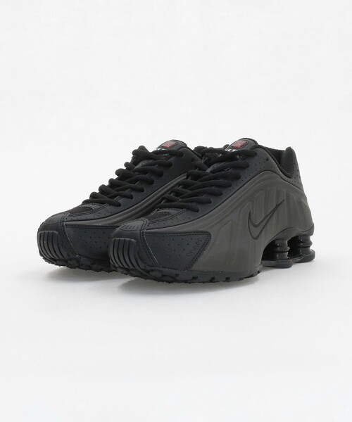 NIKE(ナイキ)の「<NIKE>ショックス R4 スニーカー(スニーカー・レディース・ブラック・24cm/24.5cm)」の2枚目の写真