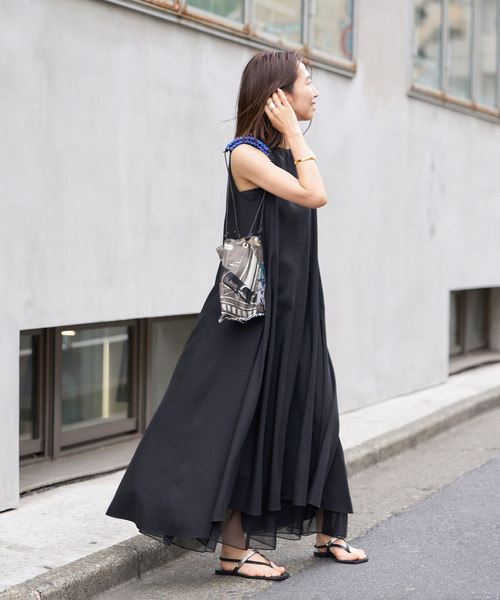 VERMEIL par iena（ヴェルメイユパーイエナ）の「Panel Flow Dress（ワンピース・レディース・ブラック/ホワイト・FREE）」の5枚目の写真