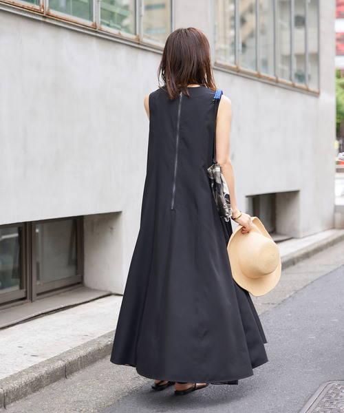 VERMEIL par iena（ヴェルメイユパーイエナ）の「Panel Flow Dress（ワンピース・レディース・ブラック/ホワイト・FREE）」の6枚目の写真