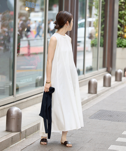 VERMEIL par iena（ヴェルメイユパーイエナ）の「Panel Flow Dress（ワンピース・レディース・ブラック/ホワイト・FREE）」の15枚目の写真