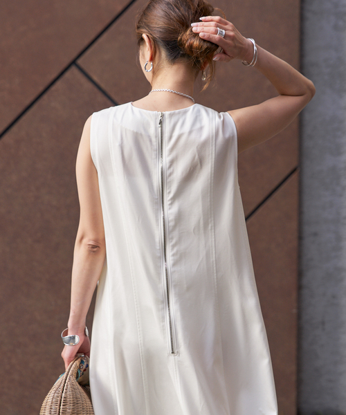 VERMEIL par iena（ヴェルメイユパーイエナ）の「Panel Flow Dress（ワンピース・レディース・ブラック/ホワイト・FREE）」の18枚目の写真