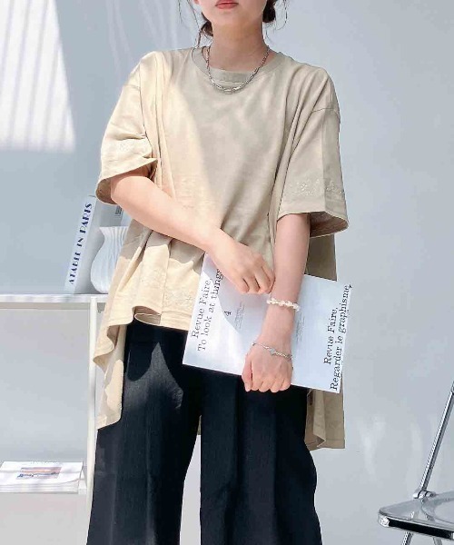 AS KNOW AS plus(アズノゥアズプラス)の「○ゆったり涼感シルエット テントライン刺繍半袖Tシャツ(Tシャツ/カットソー・レディース・グレイッシュベージュ/ブルー/ブラック・FREE)」の15枚目の写真