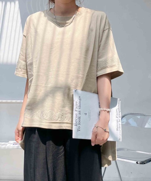 AS KNOW AS plus(アズノゥアズプラス)の「○ゆったり涼感シルエット テントライン刺繍半袖Tシャツ(Tシャツ/カットソー・レディース・グレイッシュベージュ/ブルー/ブラック・FREE)」の14枚目の写真