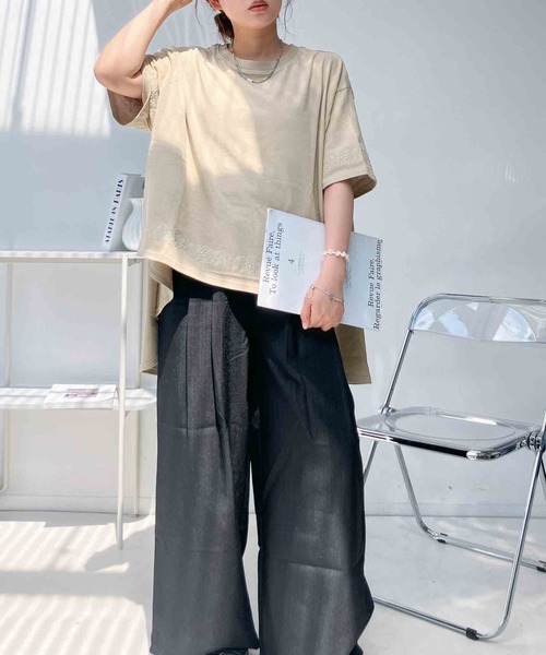 AS KNOW AS plus(アズノゥアズプラス)の「○ゆったり涼感シルエット テントライン刺繍半袖Tシャツ(Tシャツ/カットソー・レディース・グレイッシュベージュ/ブルー/ブラック・FREE)」の16枚目の写真