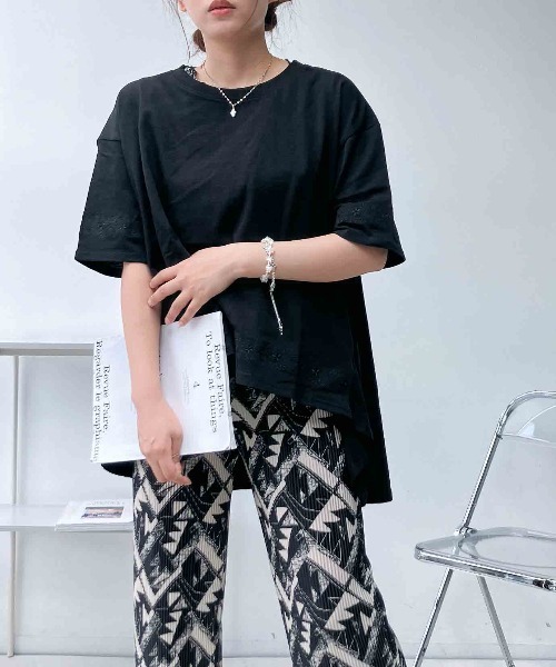 AS KNOW AS plus(アズノゥアズプラス)の「○ゆったり涼感シルエット テントライン刺繍半袖Tシャツ(Tシャツ/カットソー・レディース・グレイッシュベージュ/ブルー/ブラック・FREE)」の20枚目の写真