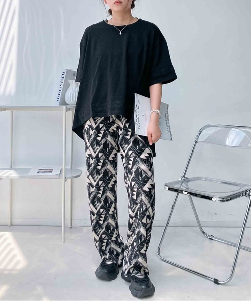 AS KNOW AS plus(アズノゥアズプラス)の「○ゆったり涼感シルエット テントライン刺繍半袖Tシャツ(Tシャツ/カットソー・レディース・グレイッシュベージュ/ブルー/ブラック・FREE)」の22枚目の写真