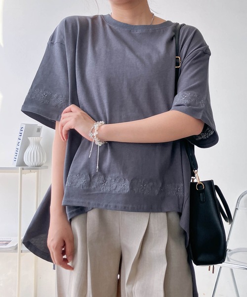 AS KNOW AS plus(アズノゥアズプラス)の「○ゆったり涼感シルエット テントライン刺繍半袖Tシャツ(Tシャツ/カットソー・レディース・グレイッシュベージュ/ブルー/ブラック・FREE)」の10枚目の写真