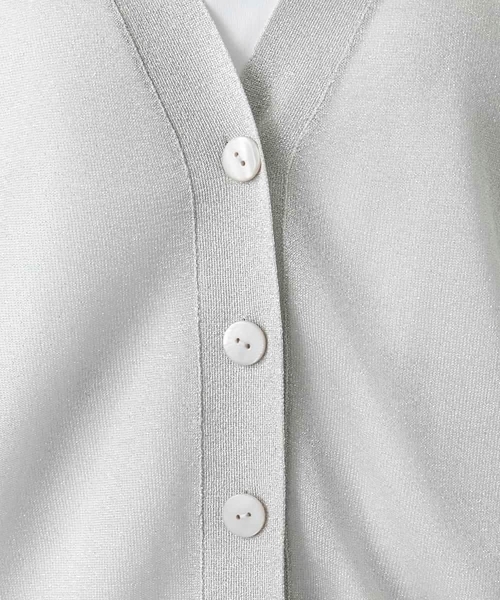 MICHEL KLEIN（ミッシェル・クラン）の「[ドライタッチ]シアーラメVネックカーディガン（カーディガン/ボレロ・レディース・ライトグレー/ブラック・38/40）」の7枚目の写真