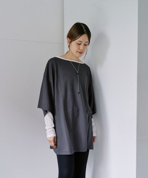 SHENERY(シーナリー)の「2WAYヘンリーBIGTee(Tシャツ/カットソー・レディース・オフホワイト/チャコールグレー/ブラウン・FREE)」の4枚目の写真