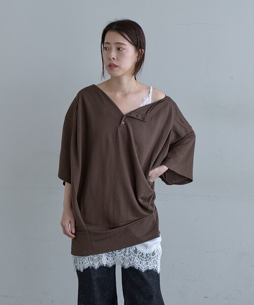 SHENERY(シーナリー)の「2WAYヘンリーBIGTee(Tシャツ/カットソー・レディース・オフホワイト/チャコールグレー/ブラウン・FREE)」の17枚目の写真