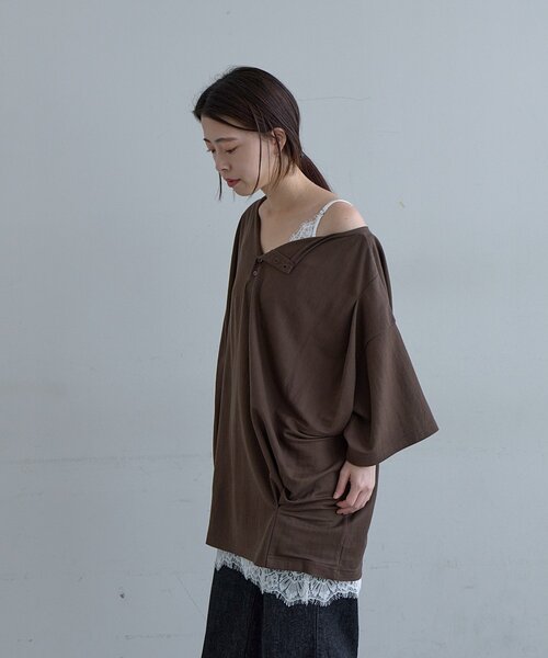 SHENERY(シーナリー)の「2WAYヘンリーBIGTee(Tシャツ/カットソー・レディース・オフホワイト/チャコールグレー/ブラウン・FREE)」の19枚目の写真