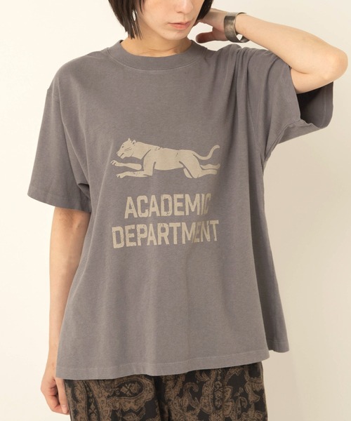 RNA-N(アールエヌエーエヌ)の「M2696 ユーズドライクカレッジT(Tシャツ/カットソー・レディース・グレー/レッド/ネイビー・FREE)」の2枚目の写真