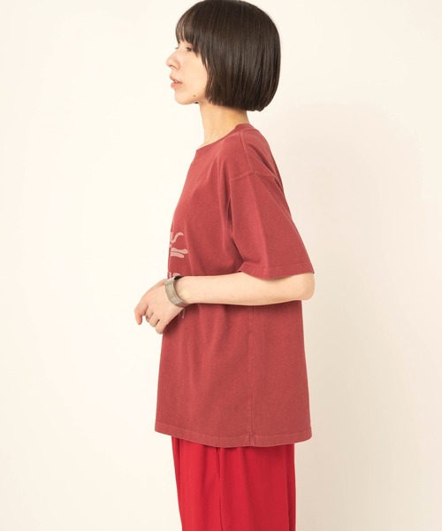RNA-N(アールエヌエーエヌ)の「M2696 ユーズドライクカレッジT(Tシャツ/カットソー・レディース・グレー/レッド/ネイビー・FREE)」の5枚目の写真
