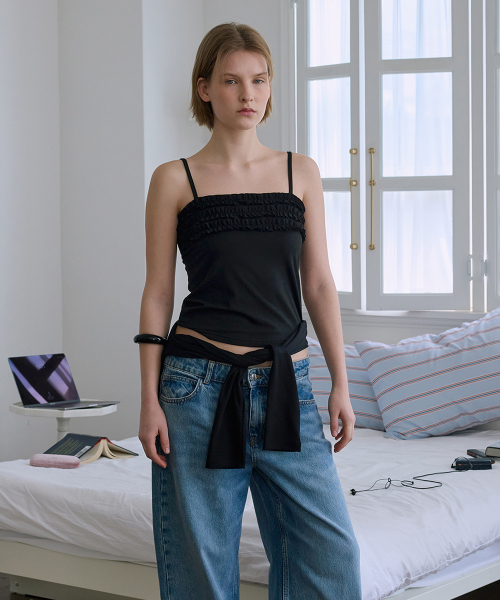 AFTERHOURS(アフターアワーズ)の「RUFFLE SLEEVELESS TOP (BLACK)(Tシャツ/カットソー・レディース・ブラック・FREE)」の3枚目の写真