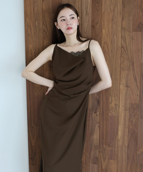 J by blue(ジェイバイブルー)の「《2サイズ展開》レースドレープキャミワンピース(ワンピース・レディース・ブラック/ブラウン・MEDIUM/SMALL)」の2枚目の写真