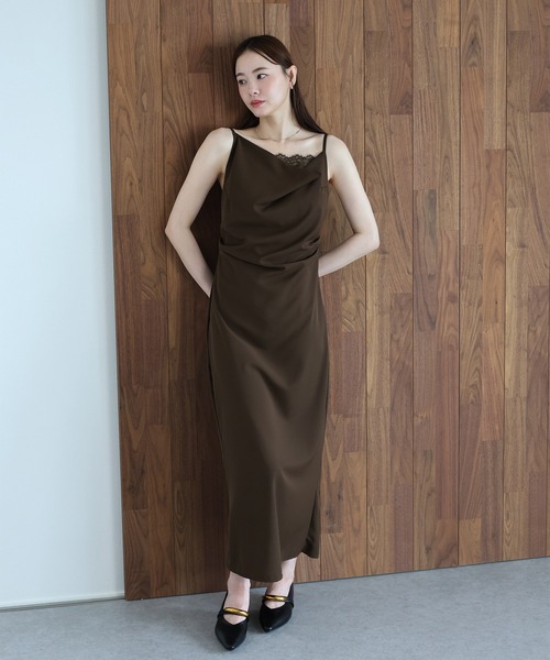 J by blue(ジェイバイブルー)の「《2サイズ展開》レースドレープキャミワンピース(ワンピース・レディース・ブラック/ブラウン・MEDIUM/SMALL)」の3枚目の写真
