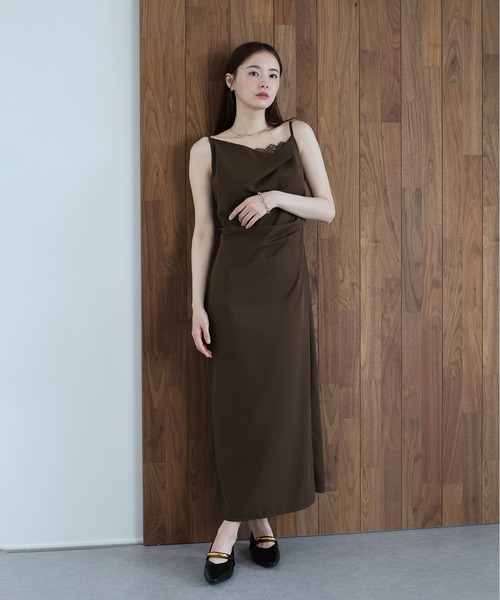 J by blue(ジェイバイブルー)の「《2サイズ展開》レースドレープキャミワンピース(ワンピース・レディース・ブラック/ブラウン・MEDIUM/SMALL)」の4枚目の写真