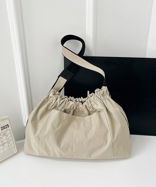 Miniministore(ミニミニストア)の「ギャザーショルダーバッグナイロン鞄大容量(ショルダーバッグ・レディース・カーキ/ベージュ/ラベンダー/ライトピンク/ブラック・FREE)」の11枚目の写真