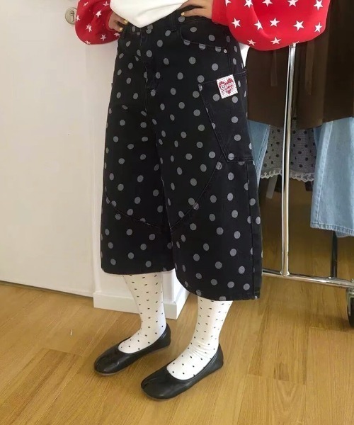 Vipoa(ヴィポア)の「ドット柄ハーフデニムパンツ(デニムパンツ・レディース・ブラック・LARGE/MEDIUM)」の1枚目の写真